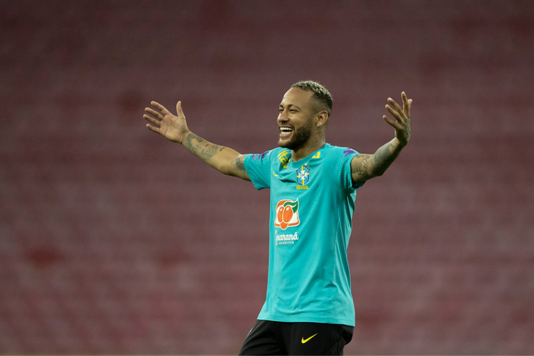 Neymar exalta recepo no Recife: 'Estava com saudade dessa euforia pela Seleo'